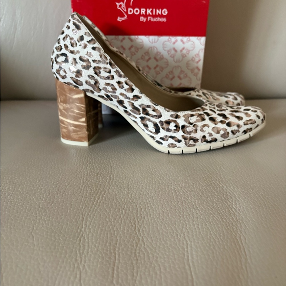 Dorking By Fluchos Women's Leopard Print Block Heel Pumps - White/Tan